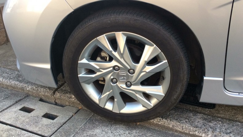 タイヤホイール前