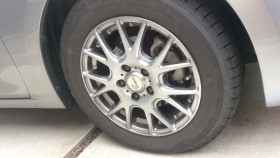 タイヤホイール前