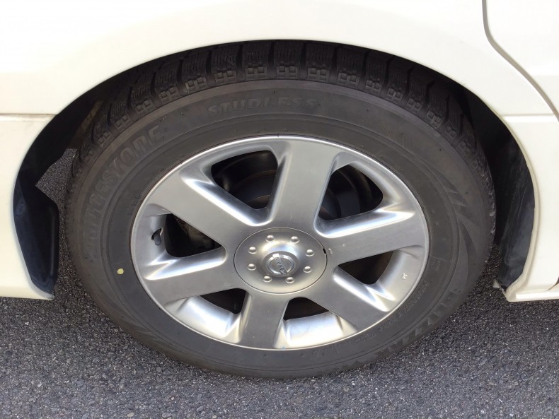 タイヤホイール前