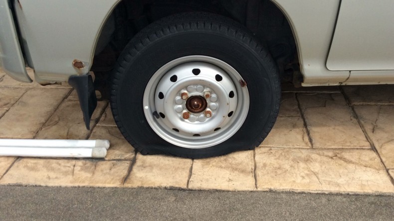 タイヤホイール前