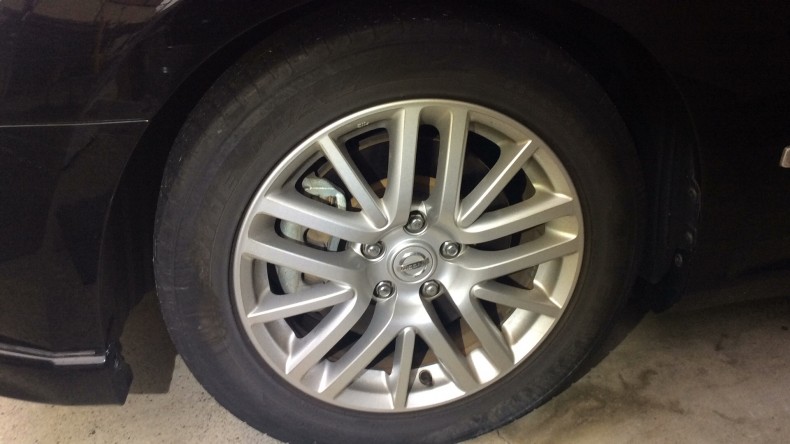 タイヤホイール前