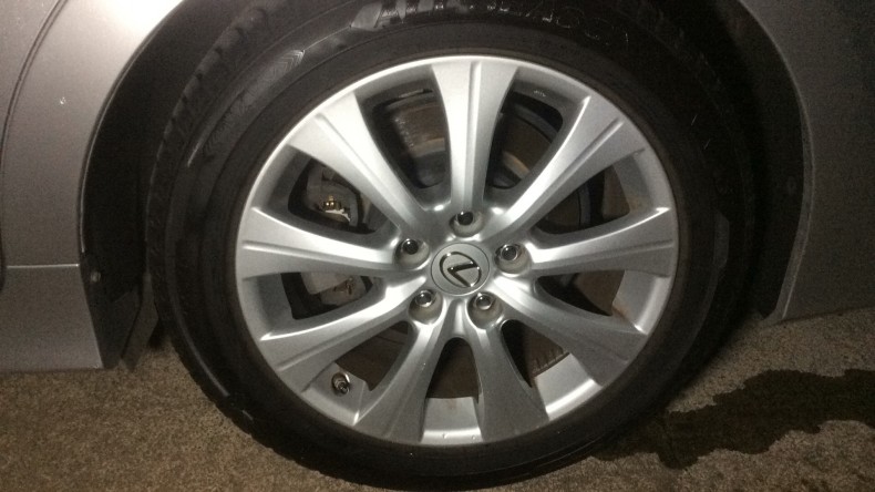 タイヤホイール前