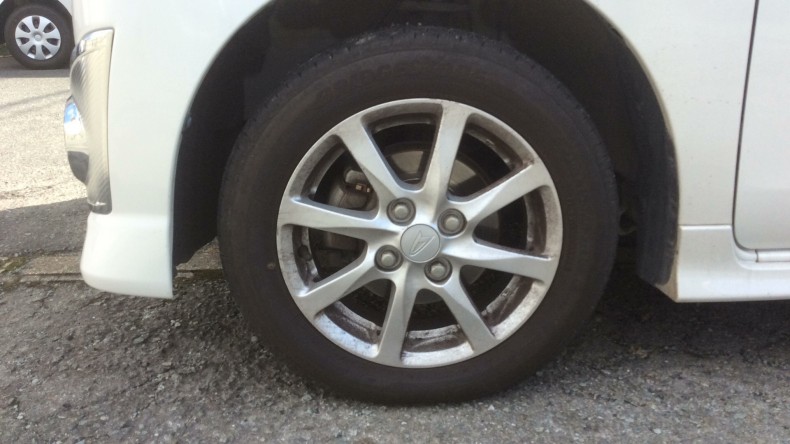 タイヤホイール前