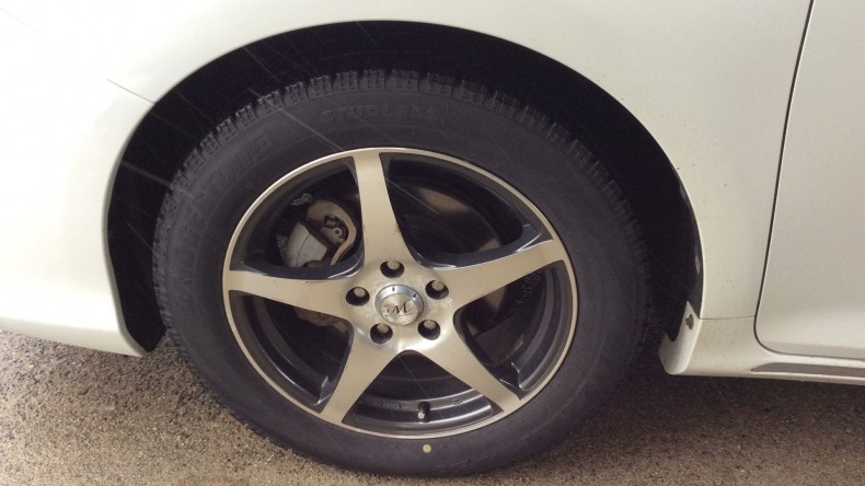 タイヤホイール前