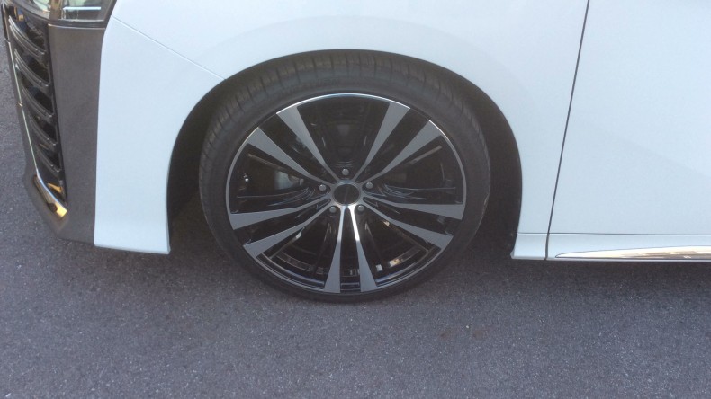 タイヤホイール前