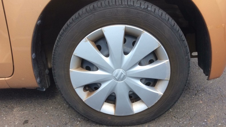 タイヤホイール前