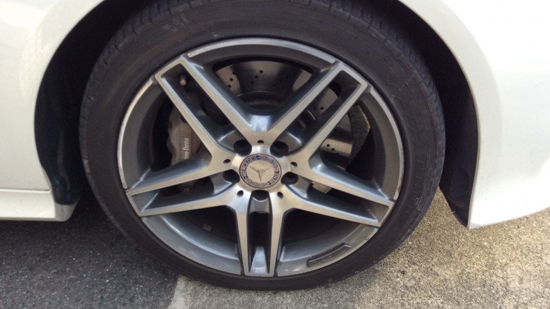 タイヤホイール前