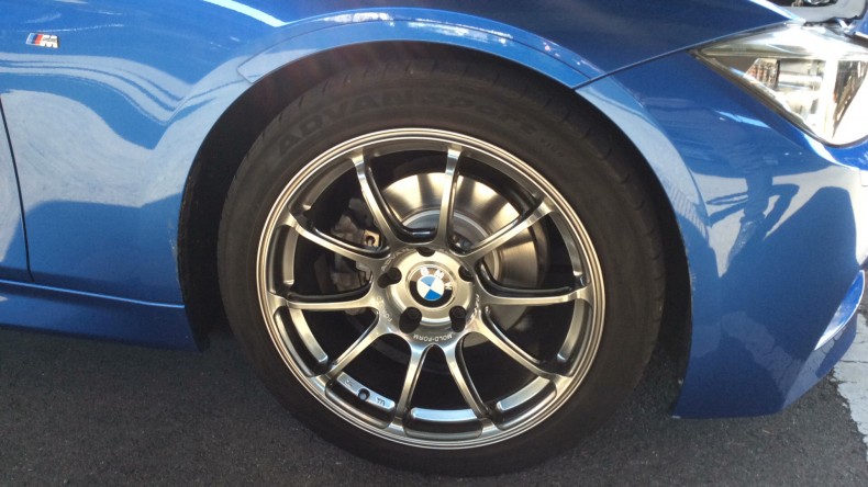 タイヤホイール前