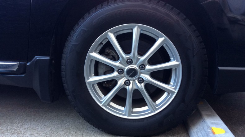 タイヤホイール前