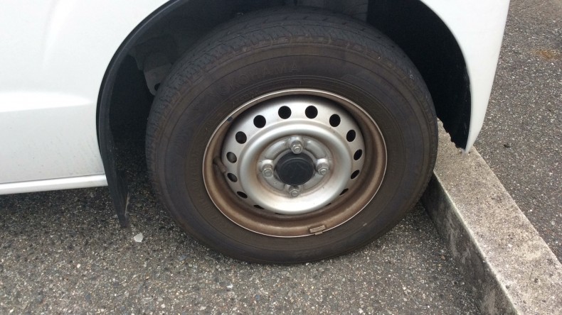 タイヤホイール前