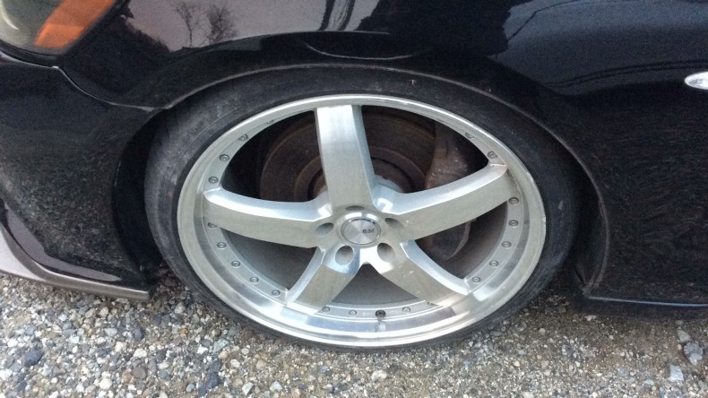 タイヤホイール前