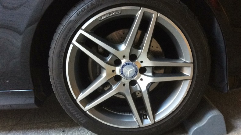 タイヤホイール前