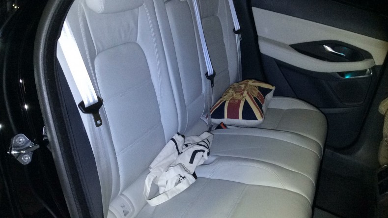 内装後方シート
