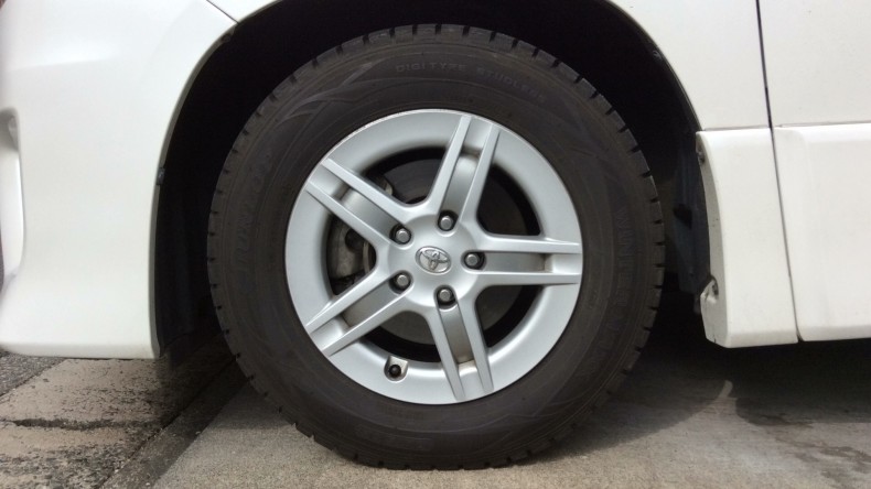 タイヤホイール前