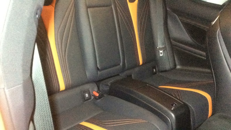 内装後方シート