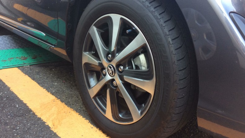 タイヤホイール前