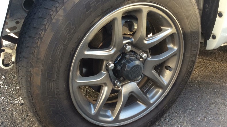 タイヤホイール前