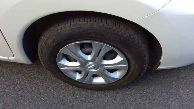 タイヤホイール前