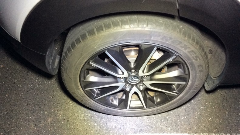 タイヤホイール前