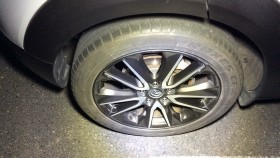 タイヤホイール前