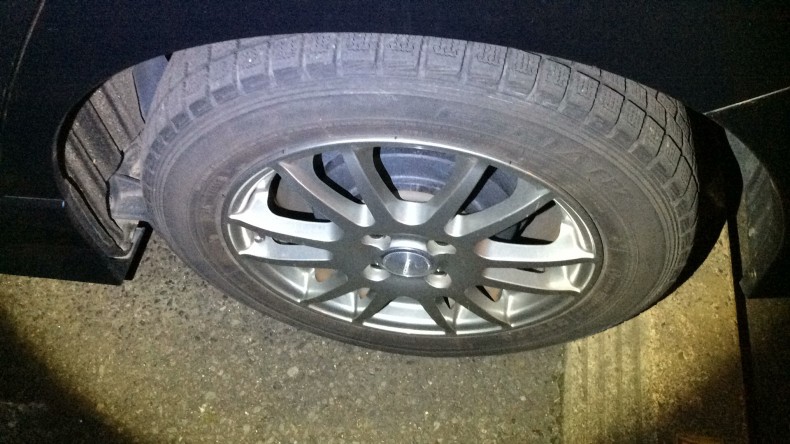 タイヤホイール前