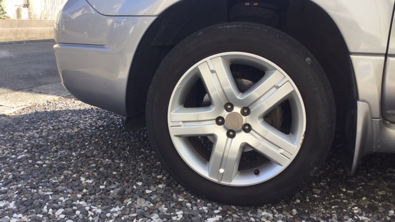 タイヤホイール前