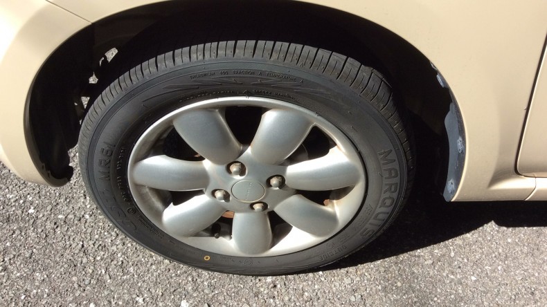 タイヤホイール前