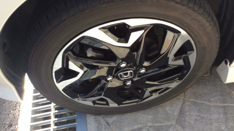 タイヤホイール前