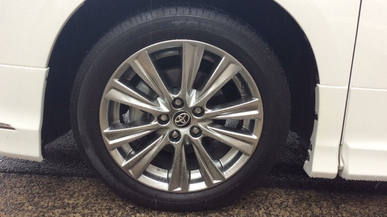 タイヤホイール前