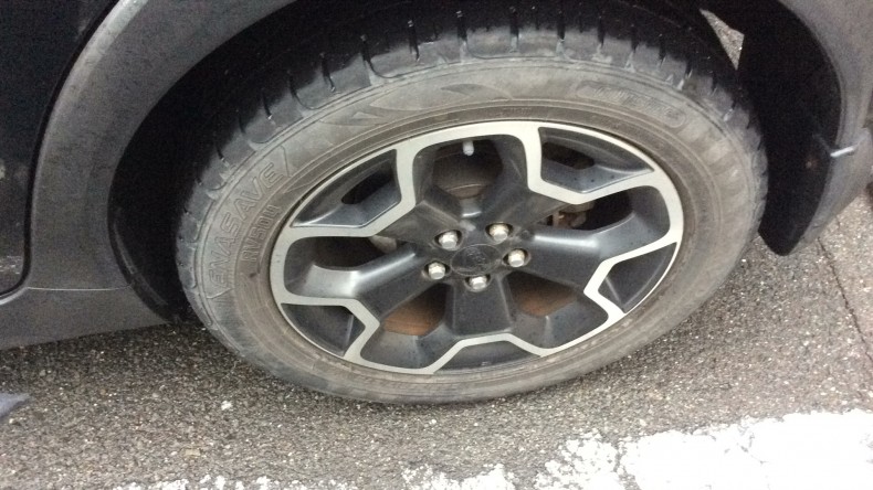 タイヤホイール前