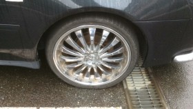 タイヤホイール前