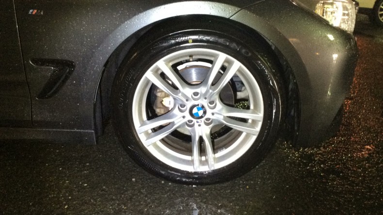 タイヤホイール前