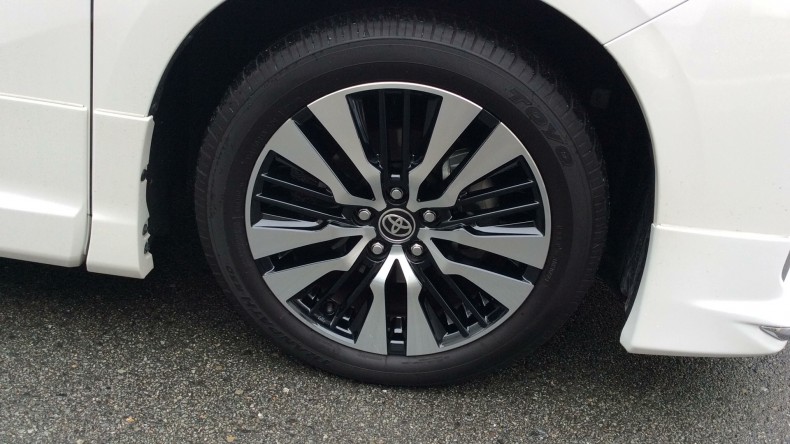 タイヤホイール前