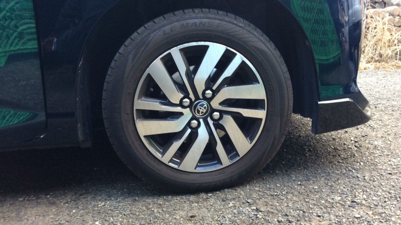 タイヤホイール前