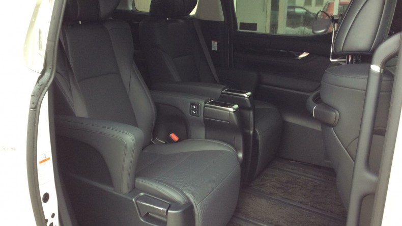 内装後方シート