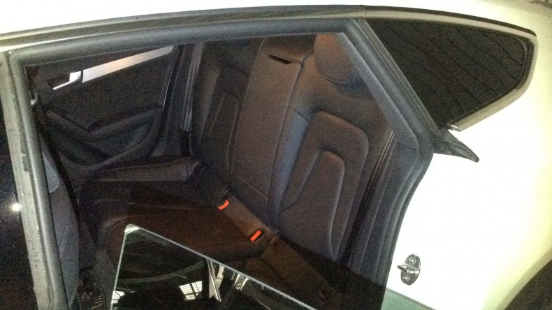 内装後方シート