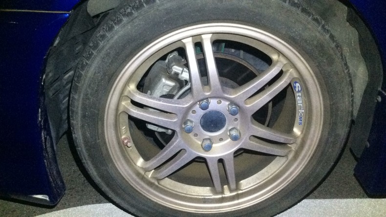 タイヤホイール前