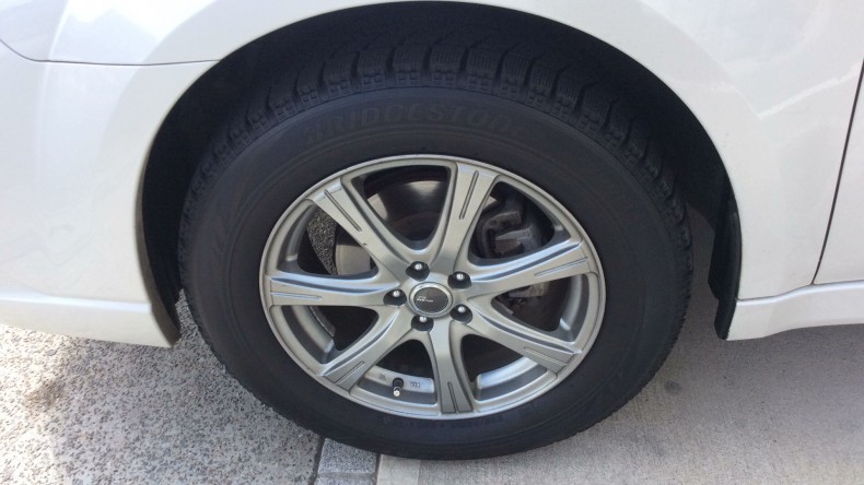 タイヤホイール前