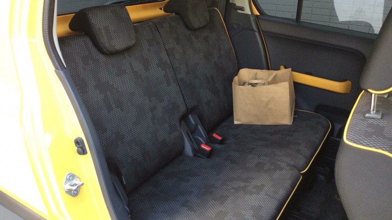 内装後方シート