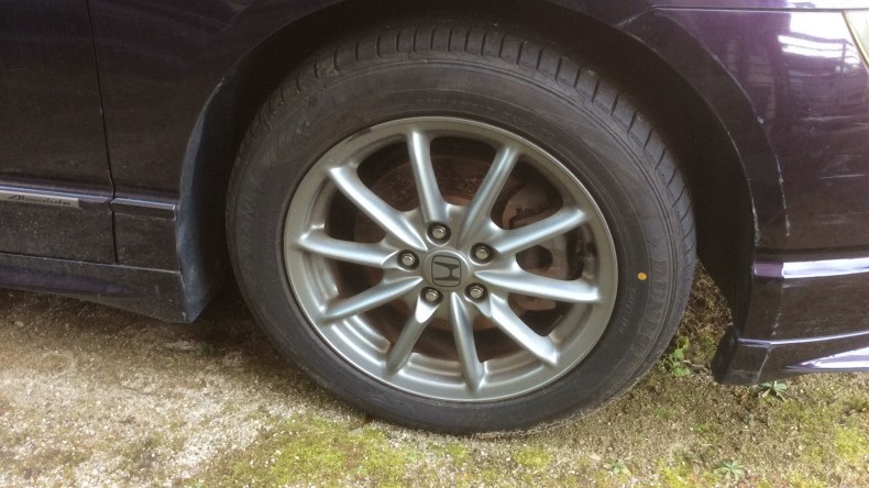 タイヤホイール前