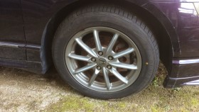 タイヤホイール前