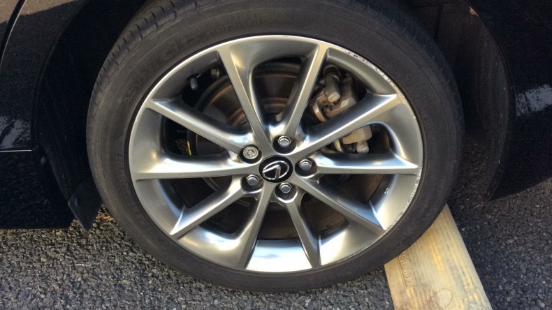 タイヤホイール前