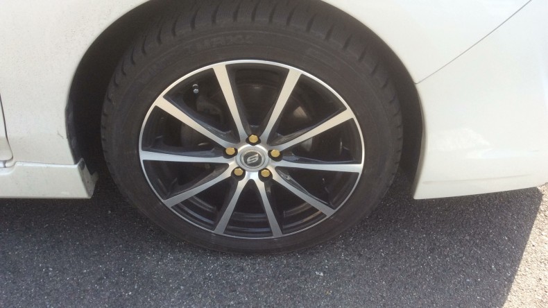 タイヤホイール前