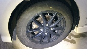 タイヤホイール前