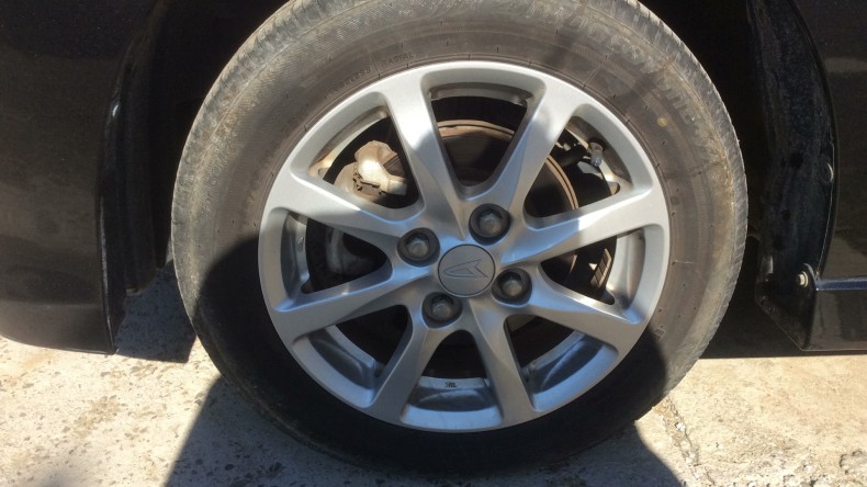 タイヤホイール前