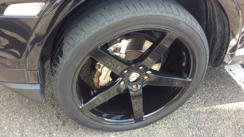 タイヤホイール前