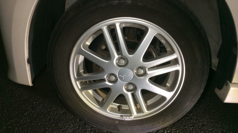 タイヤホイール前