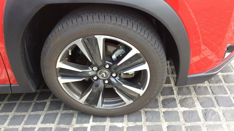 タイヤホイール前