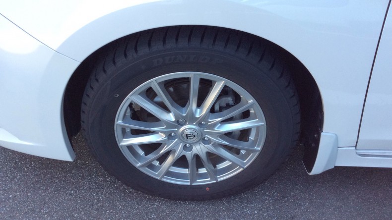 タイヤホイール前