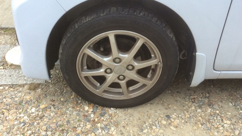 タイヤホイール前